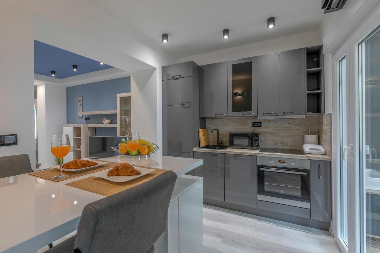 Apartment Arena Blue Dream - Modern With Terrace