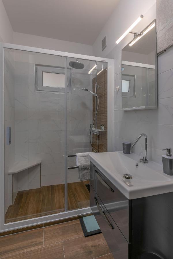 Arena Blue Dream - Modern With Terrace *