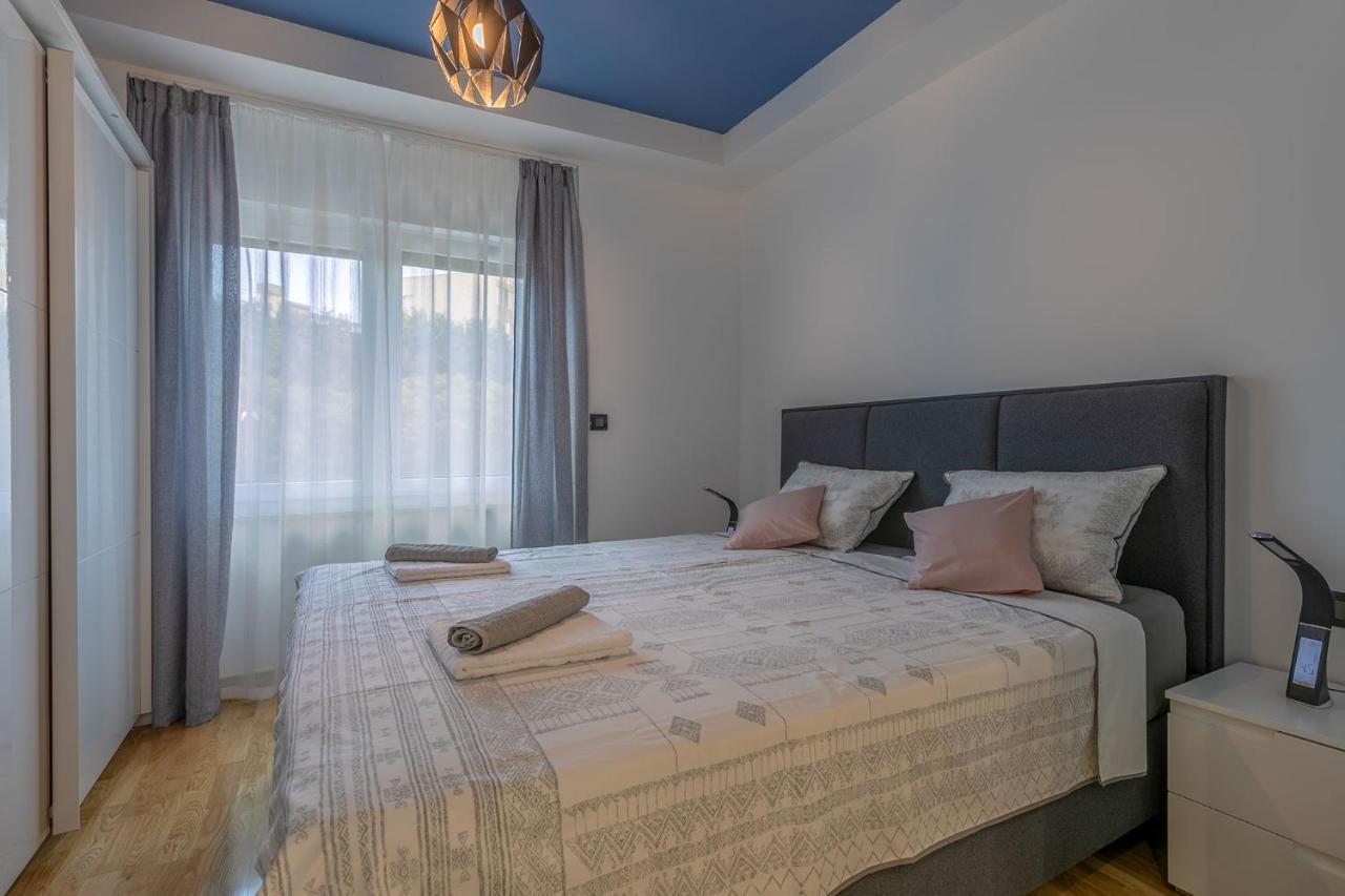 Arena Blue Dream - Modern With Terrace *